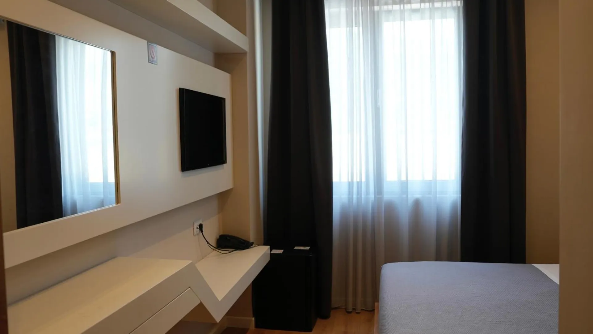 Bluepoint Hotel Tepelene